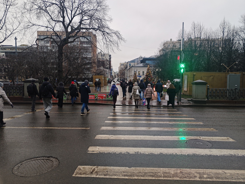 Пересекаем сквер